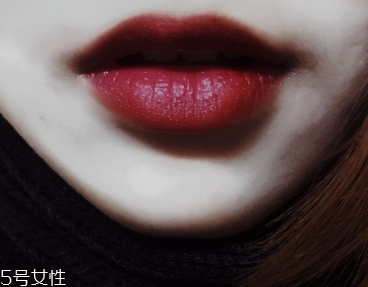 唇部顏色深用什么口紅？chanel絲絨口紅62號不怕唇深