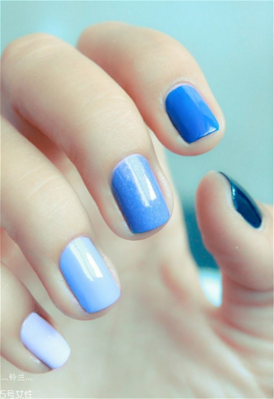 什么美甲顯手白又修長(zhǎng) 氣質(zhì)花朵美甲具體步驟 什么美甲顯手白又修長(zhǎng) 氣質(zhì)花朵美甲具體步驟