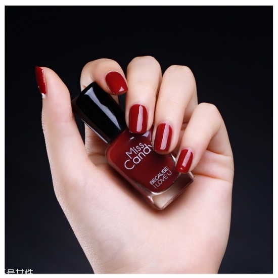 2018冬天流行什么類型美甲 紅色美甲合集 2018冬天流行什么類型美甲 紅色美甲合集