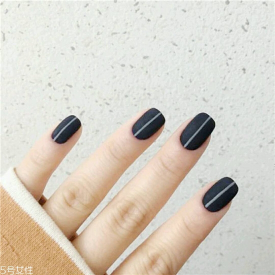 什么美甲顯手白又修長(zhǎng) 氣質(zhì)花朵美甲具體步驟 什么美甲顯手白又修長(zhǎng) 氣質(zhì)花朵美甲具體步驟