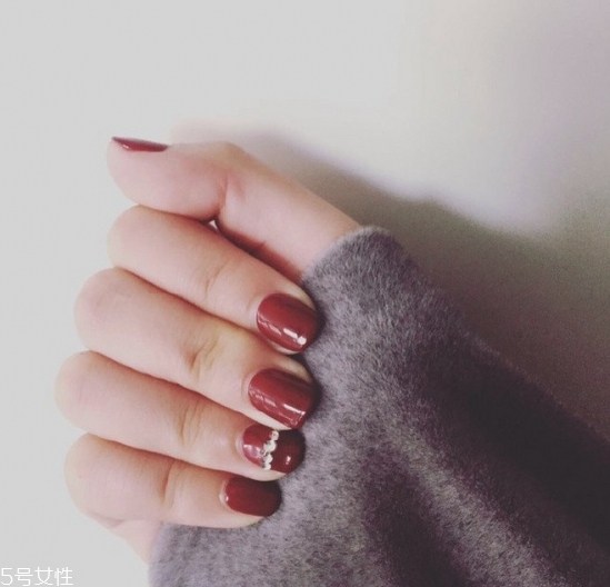 2018冬天流行什么類型美甲 紅色美甲合集 2018冬天流行什么類型美甲 紅色美甲合集