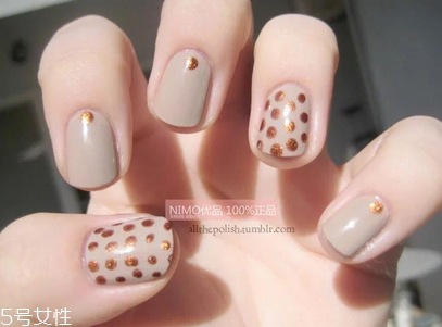 什么美甲顯手白又修長(zhǎng) 氣質(zhì)花朵美甲具體步驟 什么美甲顯手白又修長(zhǎng) 氣質(zhì)花朵美甲具體步驟