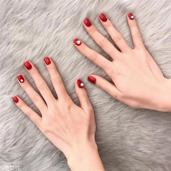2018冬天流行什么類型美甲 紅色美甲合集 2018冬天流行什么類型美甲 紅色美甲合集