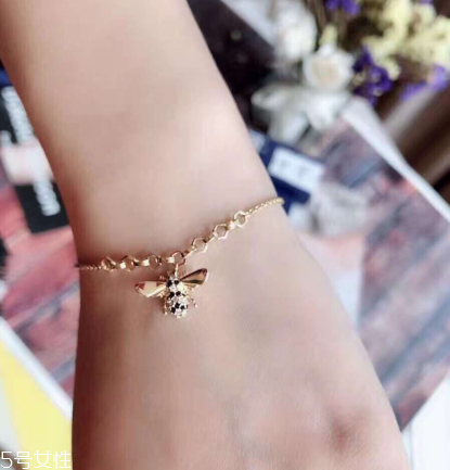 施華洛世奇小蜜蜂手鏈?zhǔn)鞘裁床馁|(zhì)？