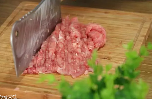 豆腐皮能油炸嗎？火候太猛容易炸糊