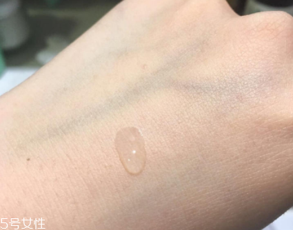 樂敦CC能涂在痘痘上嗎？痘痘與痘印均能改善