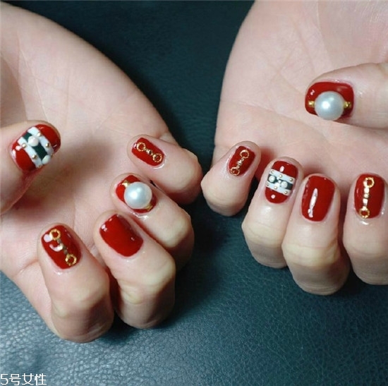 紅色系美甲適合手黑的人嗎 紅色系美甲圖片2018新款式 紅色系美甲適合手黑的人嗎 紅色系美甲圖片2018新款式
