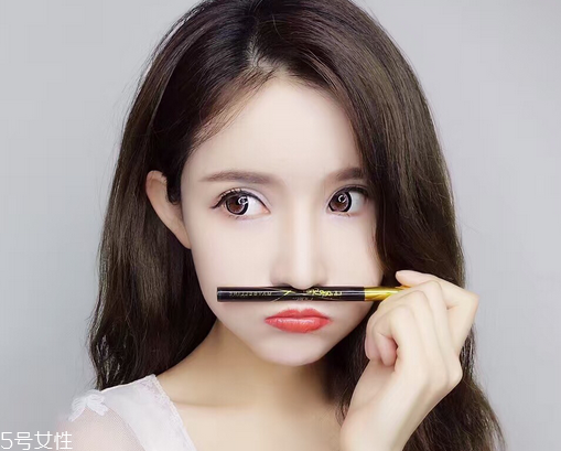 美瞳干了還能用嗎 美瞳規(guī)定時(shí)間更換 美瞳干了還能用嗎 美瞳規(guī)定時(shí)間更換