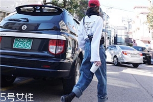牛仔褲穿著掉色怎么辦？輕度掉色是正常的