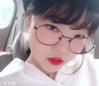 戴眼鏡好看還是不戴眼鏡好看？寬眼距戴眼鏡很精致