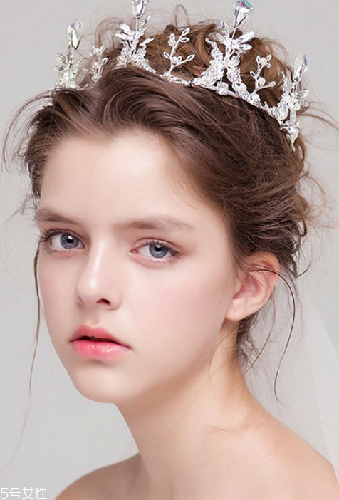 新娘發(fā)型圖片2018款教程 結(jié)婚的時候給化妝師看 新娘發(fā)型圖片2018款教程 結(jié)婚的時候給化妝師看