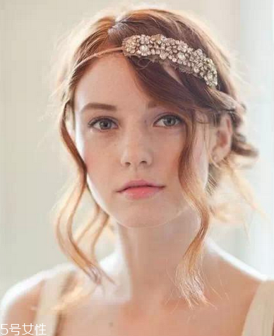 新娘發(fā)型圖片2018款教程 結(jié)婚的時候給化妝師看 新娘發(fā)型圖片2018款教程 結(jié)婚的時候給化妝師看