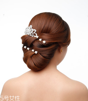 新娘發(fā)型圖片2018款教程 結(jié)婚的時候給化妝師看 新娘發(fā)型圖片2018款教程 結(jié)婚的時候給化妝師看