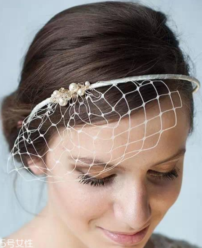 新娘發(fā)型圖片2018款教程 結(jié)婚的時候給化妝師看 新娘發(fā)型圖片2018款教程 結(jié)婚的時候給化妝師看