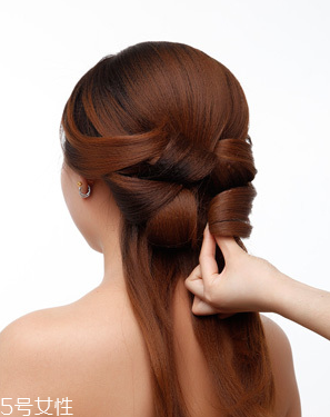 新娘發(fā)型圖片2018款教程 結(jié)婚的時候給化妝師看 新娘發(fā)型圖片2018款教程 結(jié)婚的時候給化妝師看