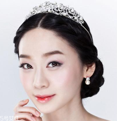 新娘發(fā)型圖片2018款教程 結(jié)婚的時候給化妝師看 新娘發(fā)型圖片2018款教程 結(jié)婚的時候給化妝師看