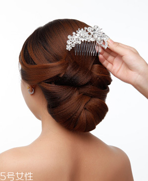 新娘發(fā)型圖片2018款教程 結(jié)婚的時候給化妝師看 新娘發(fā)型圖片2018款教程 結(jié)婚的時候給化妝師看