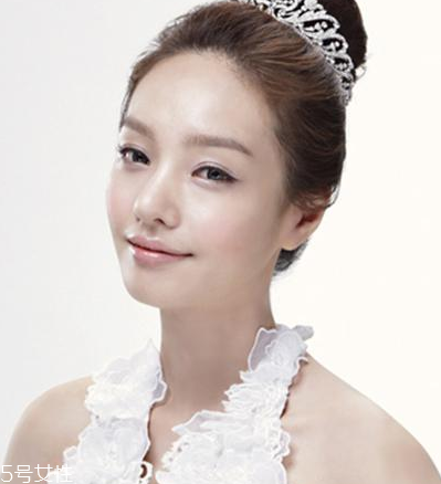 新娘發(fā)型圖片2018款教程 結(jié)婚的時候給化妝師看 新娘發(fā)型圖片2018款教程 結(jié)婚的時候給化妝師看