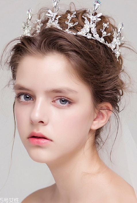 新娘發(fā)型圖片2018款教程 結(jié)婚的時候給化妝師看 新娘發(fā)型圖片2018款教程 結(jié)婚的時候給化妝師看