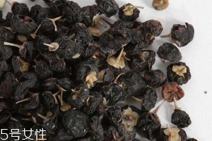 黑枸杞會(huì)泡成白色嗎？有這個(gè)可能