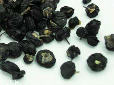 黑枸杞會(huì)泡成白色嗎？有這個(gè)可能