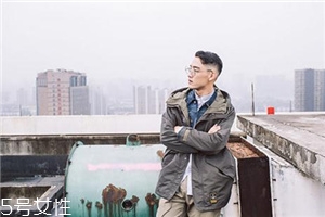 男生怎么穿顯得成熟？輕松塑造穩(wěn)重形象