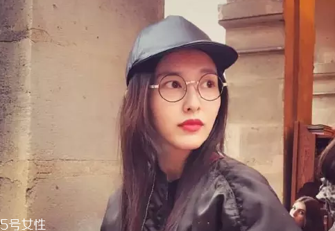 戴眼鏡怎么化妝好看？這么化妝比戴美瞳還美貌