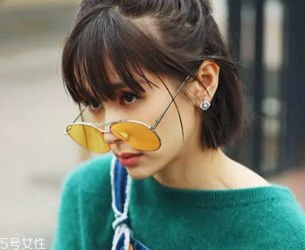 戴眼鏡怎么化妝好看？這么化妝比戴美瞳還美貌