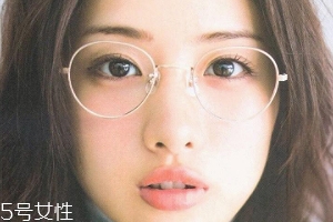 戴眼鏡怎么化妝好看？這么化妝比戴美瞳還美貌