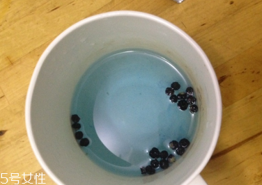 黑枸杞能和菊花一起泡嗎？這個搭配沒毛病