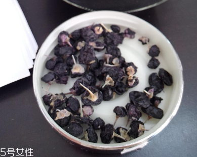 黑枸杞能和菊花一起泡嗎？這個搭配沒毛病