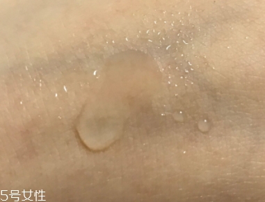 純露可以當(dāng)噴霧嗎？隨時(shí)為你補(bǔ)充水分