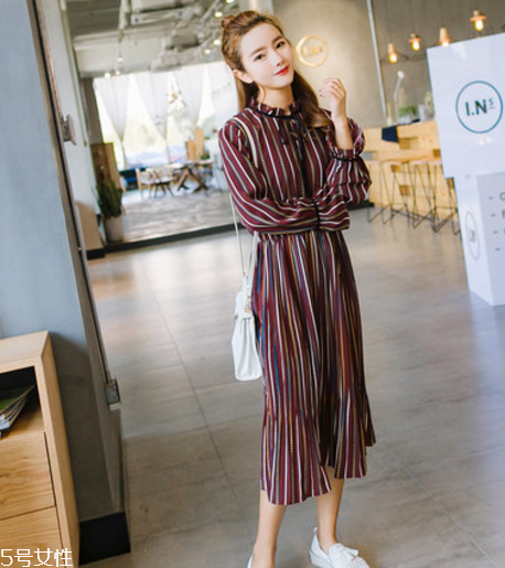 豎條紋衣服怎么搭配？顯瘦顯高不在話下