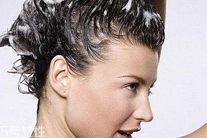 頭發(fā)干燥用什么護(hù)發(fā)素？滋潤(rùn)保濕型