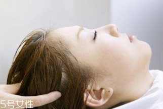 頭發(fā)干燥用什么護(hù)發(fā)素？滋潤(rùn)保濕型