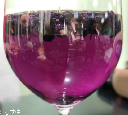 黑枸杞為什么是藍(lán)色？花青素的原因