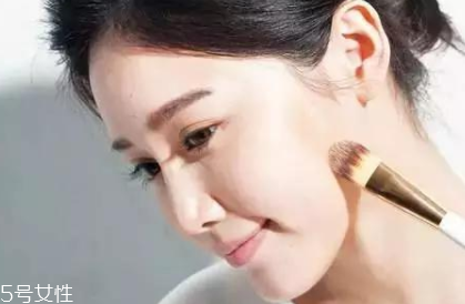 夏天化妝怎么樣不脫妝？8個(gè)小技巧讓你做清爽女神