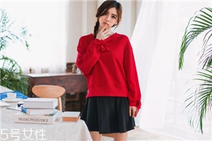 春天穿什么樣的衛(wèi)衣好看？春日百變衛(wèi)衣穿搭