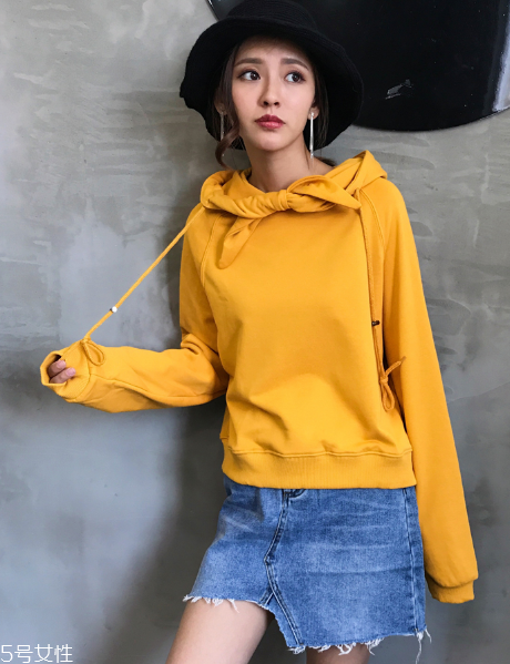春天穿什么樣的衛(wèi)衣好看？春日百變衛(wèi)衣穿搭
