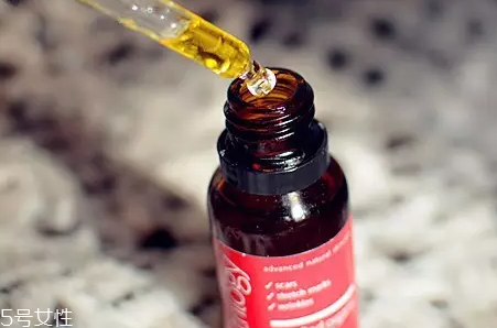 玫瑰果油怎么涂效果最好？搓熱再用加速吸收