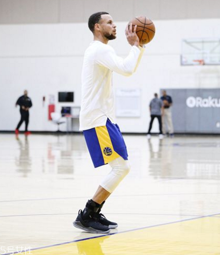 under armour curry 5庫(kù)里五代戰(zhàn)靴多少錢？