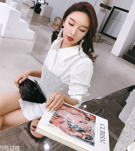 襯衫可以搭配羽絨服嗎？襯衫要這樣搭配