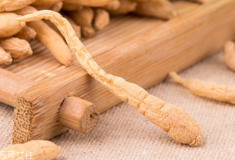 太子參是涼還是熱性的 微苦性平 太子參是涼還是熱性的 微苦性平