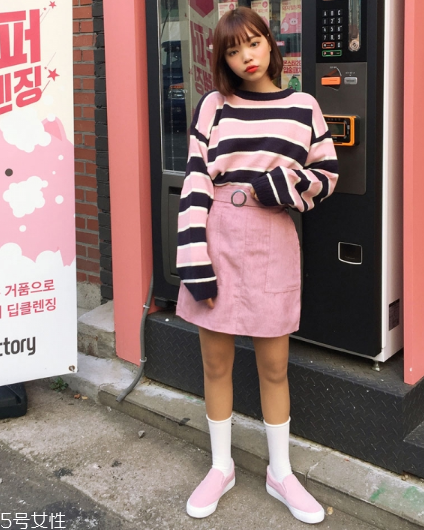 粉色短裙配什么鞋子？少女感爆棚穿搭