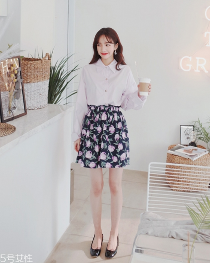 碎花短裙怎么搭配？與春天來一場甜美約會