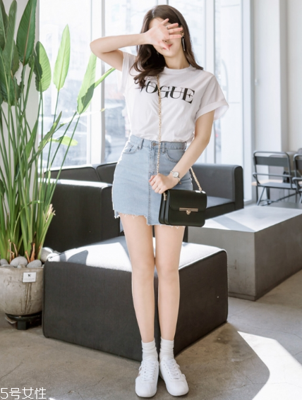 牛仔短裙搭配什么鞋？瞬間變身萌萌少女