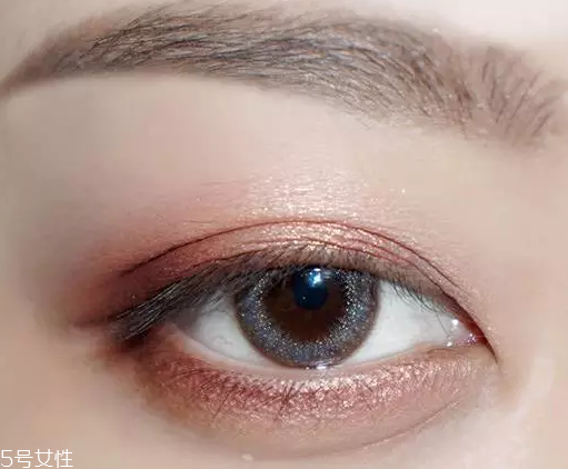 棕色眉筆適合什么膚色？不適合暗膚色