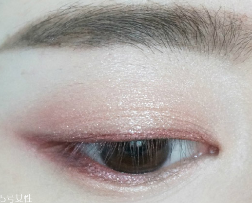 桃花妝用什么眼影好？3重色彩打造迷人眼妝