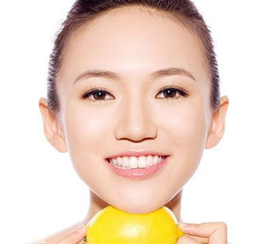 檸檬汁可以去黑頭嗎 檸檬汁不可以直接敷臉 檸檬汁可以去黑頭嗎 檸檬汁不可以直接敷臉