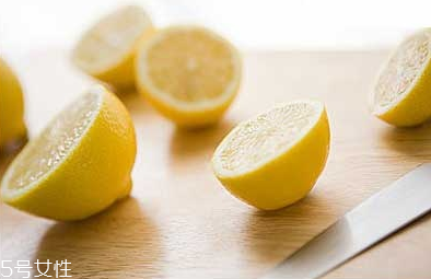 檸檬汁可以去黑頭嗎 檸檬汁不可以直接敷臉 檸檬汁可以去黑頭嗎 檸檬汁不可以直接敷臉